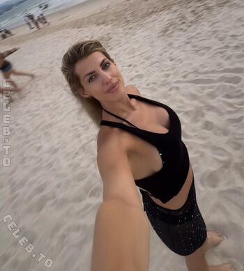 Full leaked Sarah harrison private photo