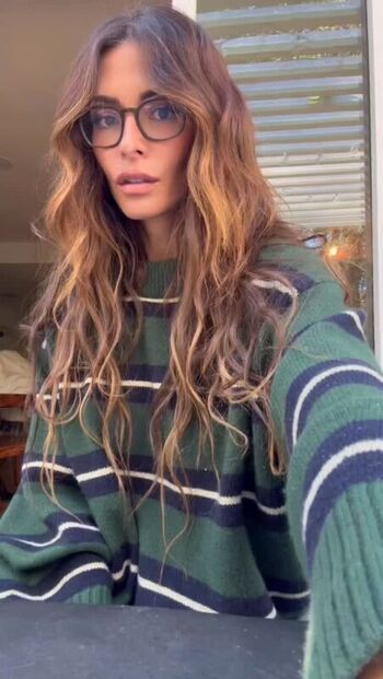 Full leaked Sarah shahi page private photo