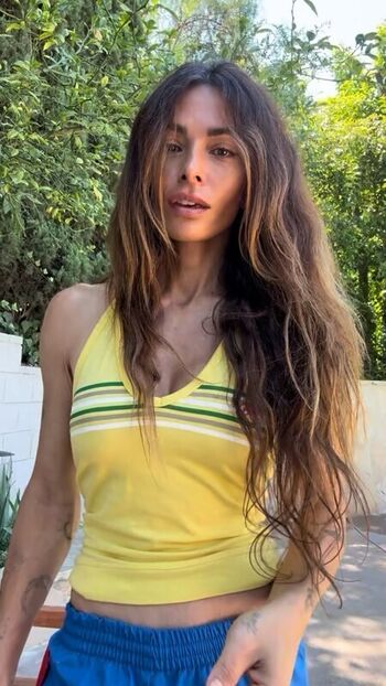 Full leaked Sarah shahi page private photo