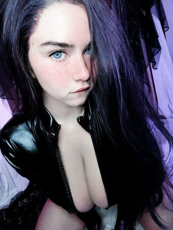 Full leaked Sarahbustan private photo