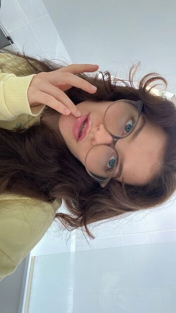Full leaked Sarahhbl private photo