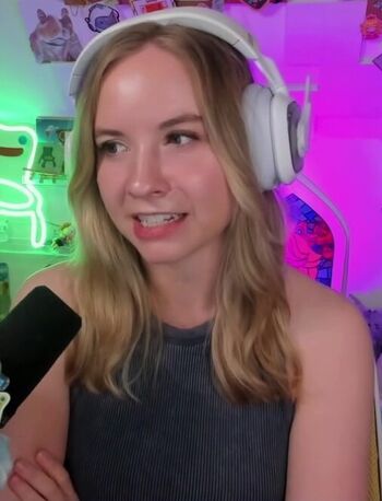 Full leaked Sarahpodz private photo