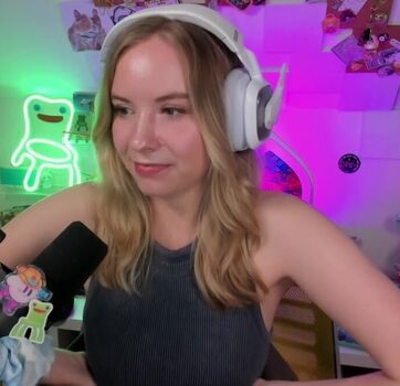 Full leaked Sarahpodz private photo