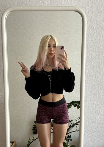 Full leaked Sarahtonin private photo