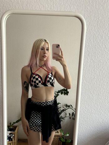 Full leaked Sarahtonin private photo