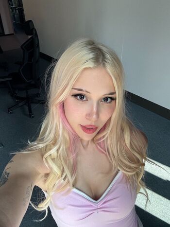 Full leaked Sarahtonin private photo