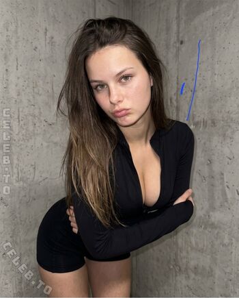 Full leaked Saraklein page private photo