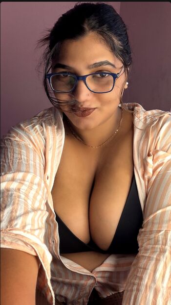 Full leaked Saranya santhosh private photo