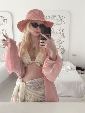 Full leaked Sasha gaier private photo