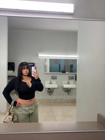 Full leaked Saucyysuzzy private photo