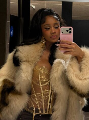 Full leaked Saweetie private photo