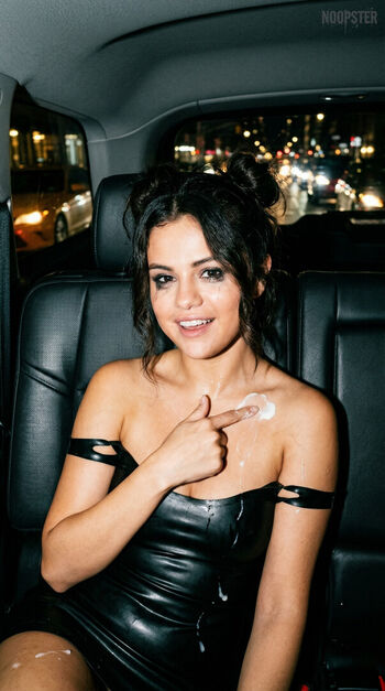 Full leaked Selena gomez  page private photo