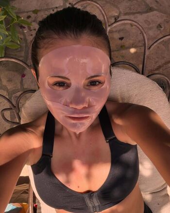 Full leaked Selena gomez private photo