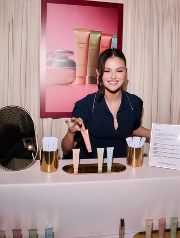 Full leaked Selena gomez  page private photo