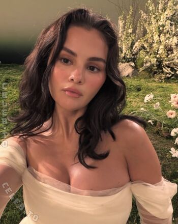 Full leaked Selena gomez  page private photo