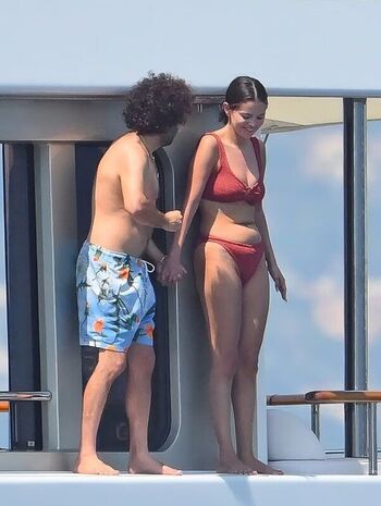 Full leaked Selena gomez  page private photo