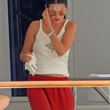 Full leaked Selena gomez  page private photo