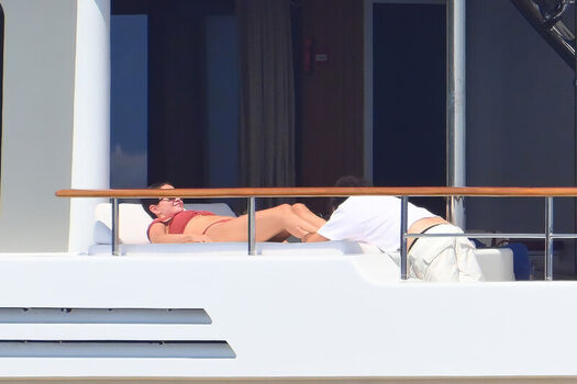 Full leaked Selena gomez private photo
