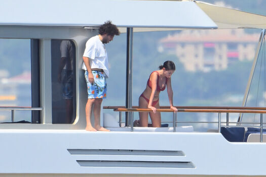 Full leaked Selena gomez private photo