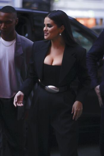 Full leaked Selena gomez  page private photo