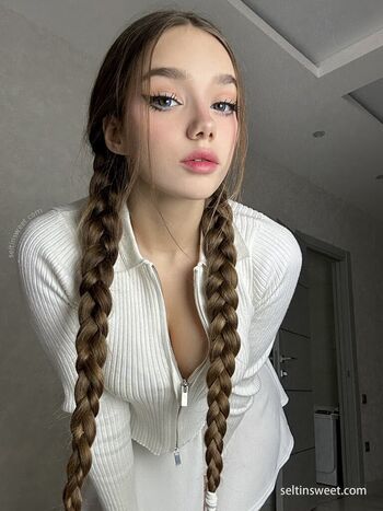 Full leaked Seltin private photo