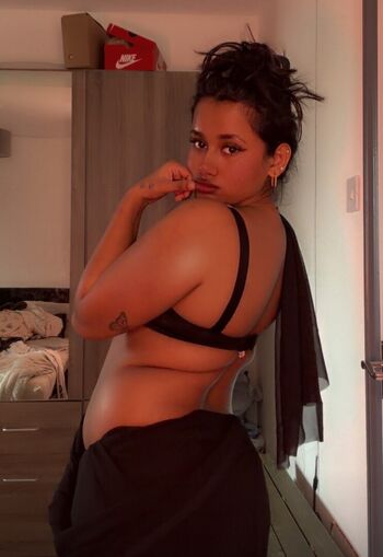 Full leaked Senoritasara private photo