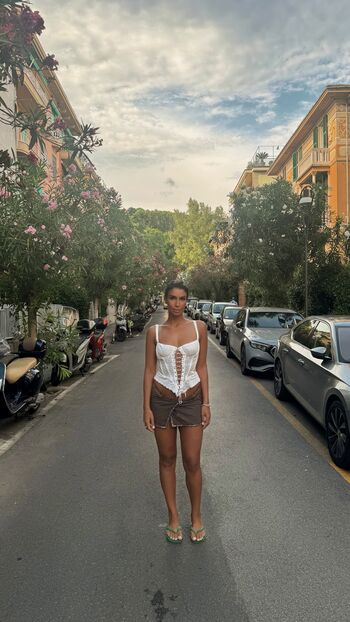 Full leaked Sevdaliza private photo
