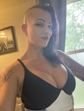 Full leaked Sexy workout babe private photo
