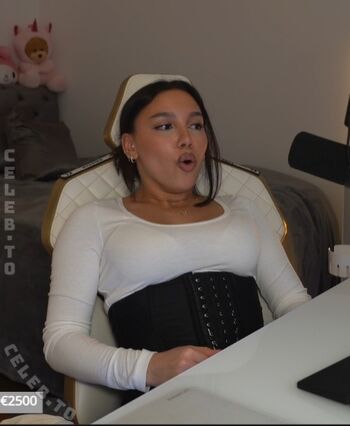 Full leaked Shakiravv private photo