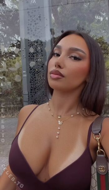 Full leaked Shakiravv private photo
