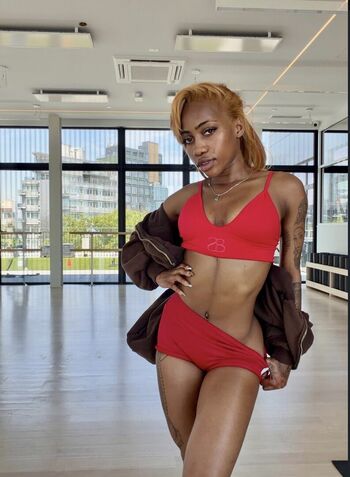 Full leaked Shapedbylondon private photo