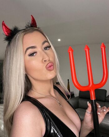 Full leaked Shaunagames private photo