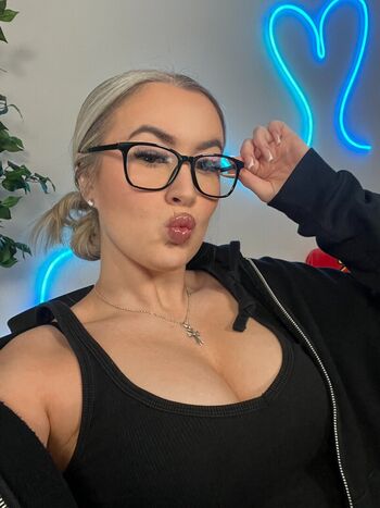 Full leaked Shaunagames private photo