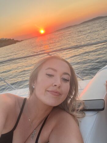 Full leaked Shaunagames private photo