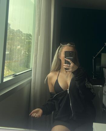 Full leaked Shaunagames private photo