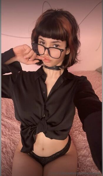 Full leaked Shymoonwaify page private photo