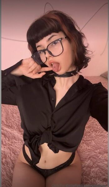 Full leaked Shymoonwaify page private photo