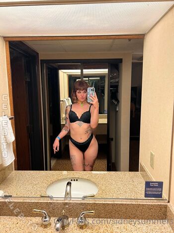 Full leaked Sidney summers page private photo