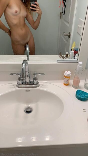 Full leaked Sidneybradleyy page private photo