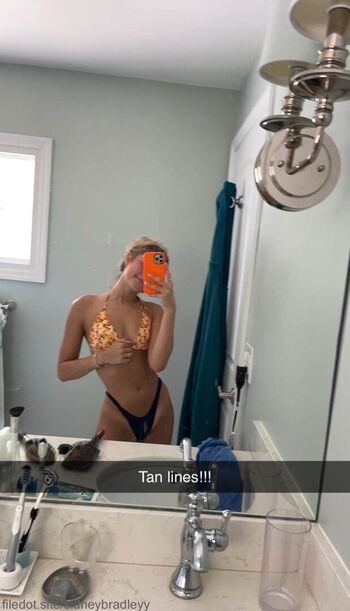 Full leaked Sidneybradleyy page private photo