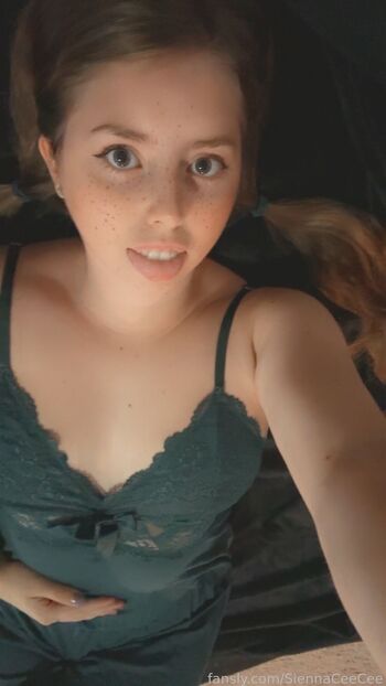 Full leaked Siennaceecee private photo