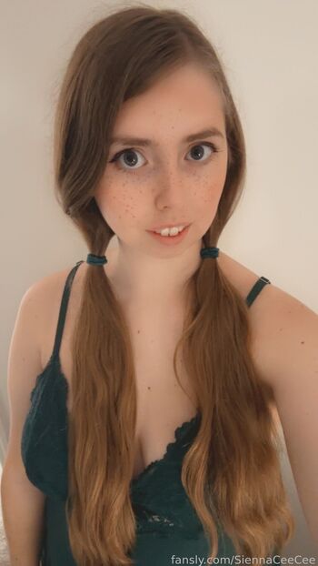 Full leaked Siennaceecee private photo