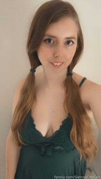 Full leaked Siennaceecee private photo