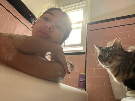Full leaked Silkypapi page private photo