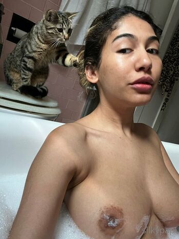 Full leaked Silkypapi page private photo