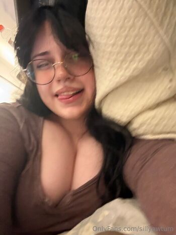 Full leaked Sillyawtum private photo