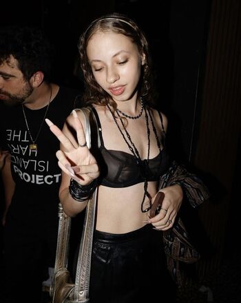 Full leaked Simonealysia private photo