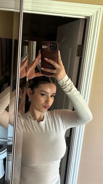 Full leaked Simplyneidaa private photo