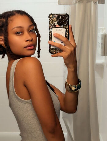 Full leaked Simplyparisb private photo
