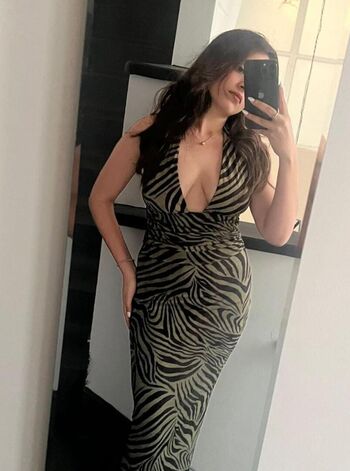 Full leaked Simran dhanwani private photo